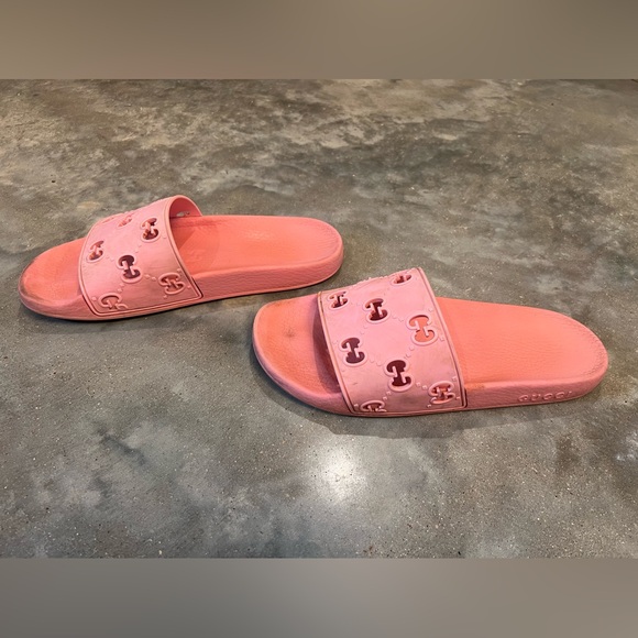 Authentic Gucci rubber slides - Picture 3 of 6